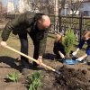 Щоб у серці сонце завжди сходило щасливо - Ви садіть дерева й квіти, хай ростуть на диво !
