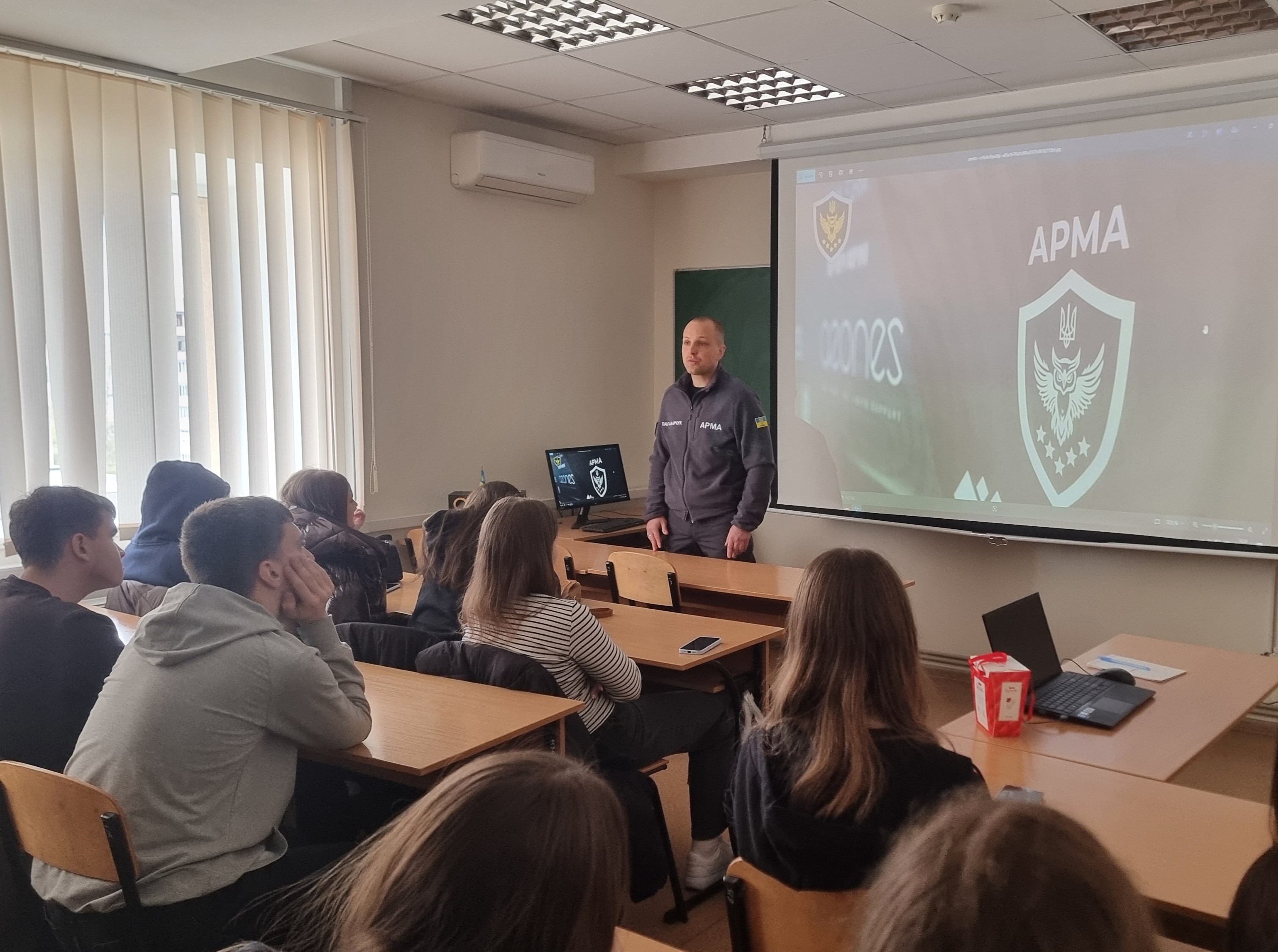 Зустріч студентів-правників з Іваном Паламарчуком – представником АРМА Зустріч студентів-правників з Іваном Паламарчуком – представником АРМА