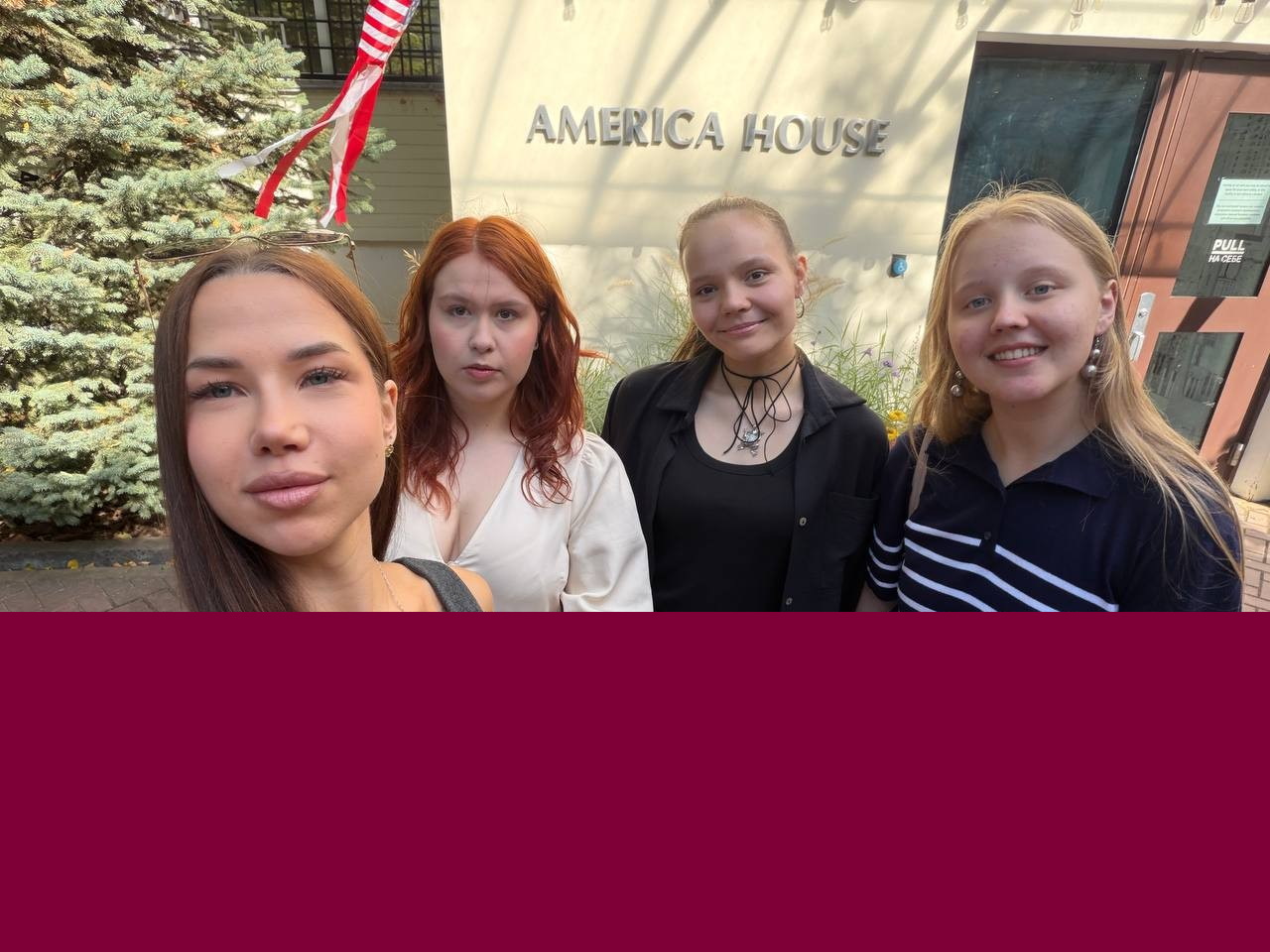 Літні канікули з користю для кар’єри: як наші студентки-міжнародниці відвідали «Open Mic Night» в America House Kyiv