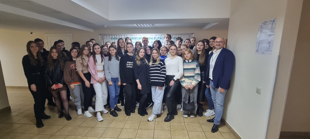 ЗУСТРІЧ учасників освітнього процесу з випускниками Факультету права та міжнародних відносин Університету Грінченка ЗУСТРІЧ учасників освітнього процесу з випускниками Факультету права та міжнародних відносин Університету Грінченка